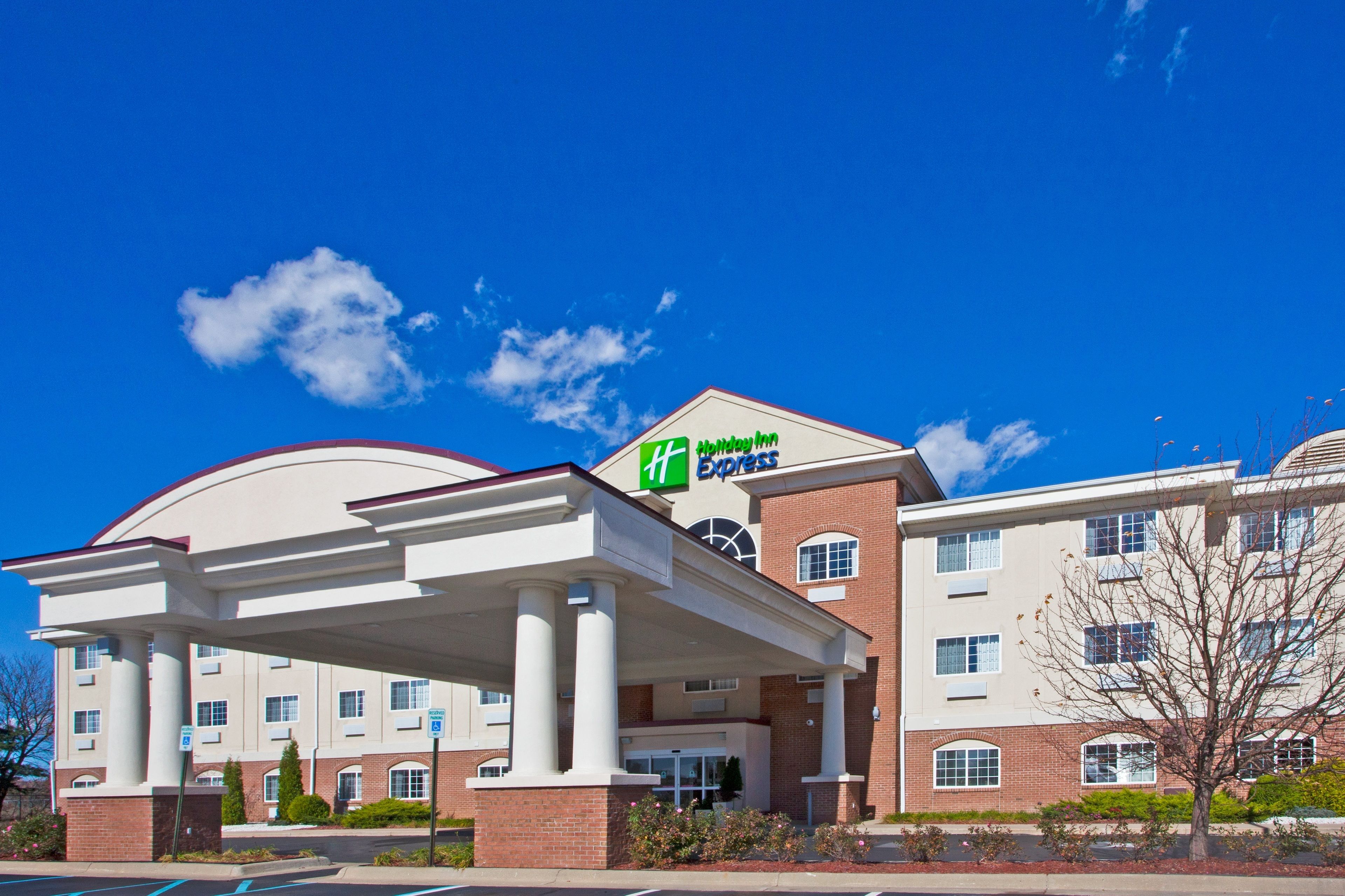 Holiday Inn Express Hotel Suites Charlotte In Lansing Mi Expedia