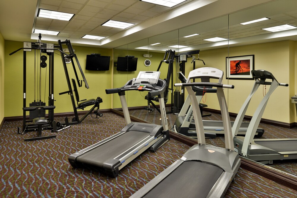 Holiday Inn Express Hotel & Suites Charlotte, an IHG Hotel