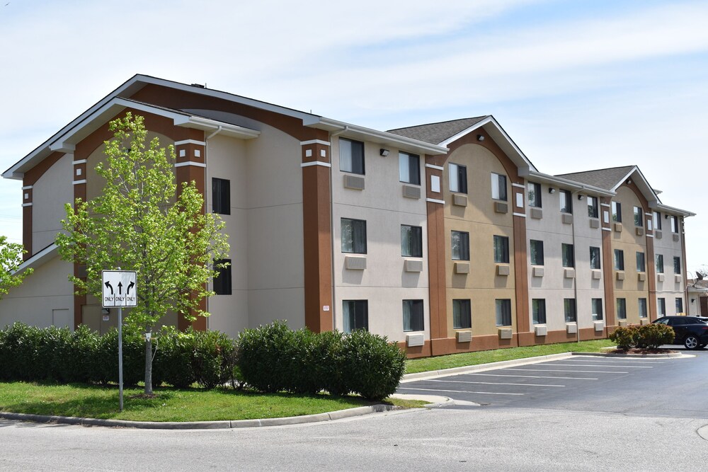 Super 8 by Wyndham Newport News/Jefferson Ave.