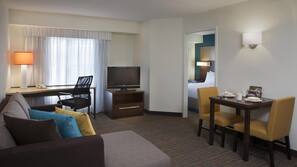 Premium bedding, down duvet, in-room safe, desk