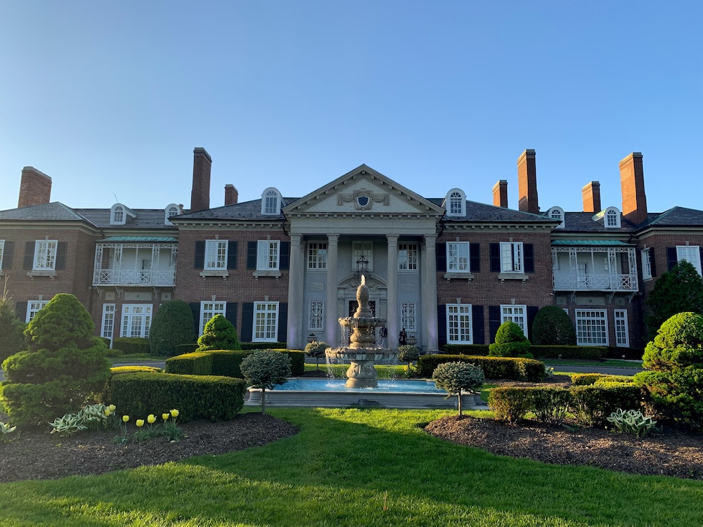 The Mansion at Glen Cove