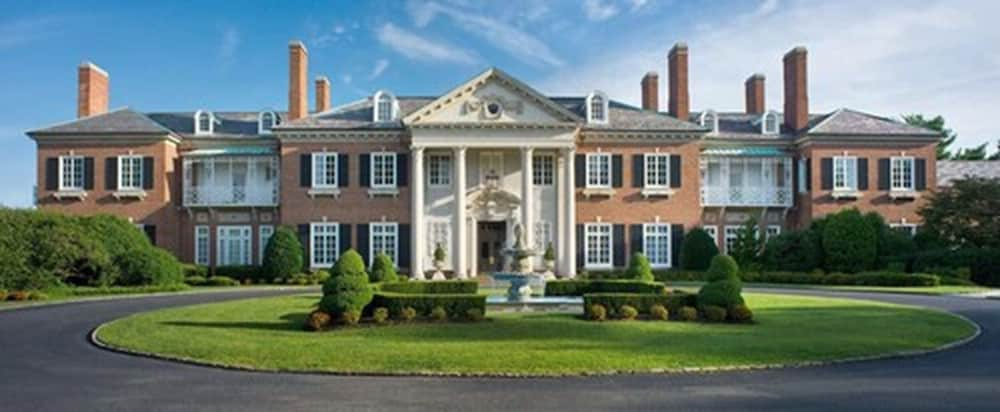 The Mansion at Glen Cove