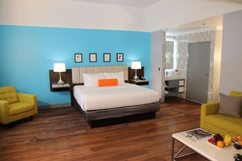 BLVD Hotel & Suites-Walking Distance to Hollywood Walk of Fame