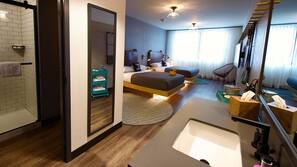 Iron/ironing board, free WiFi, linens
