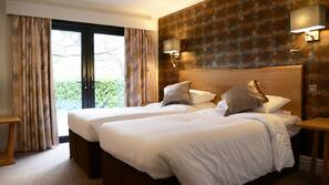Desk, iron/ironing board, free WiFi, linens
