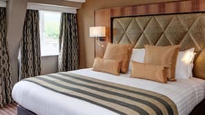 Premium bedding, in-room safe, desk, blackout curtains