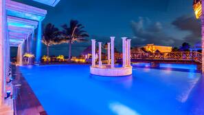 3 outdoor pools, pool umbrellas, sun loungers