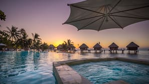 Private beach, white sand, sun loungers, beach towels