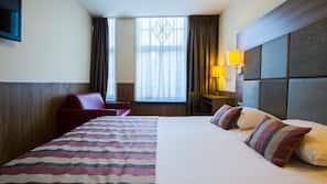 In-room safe, free WiFi, alarm clocks