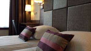 In-room safe, free WiFi, alarm clocks