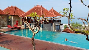 Kolam renang outdoor