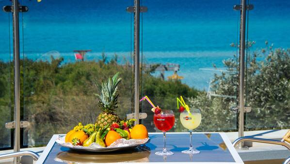 2 bar/lounge, bar a bordo piscina
