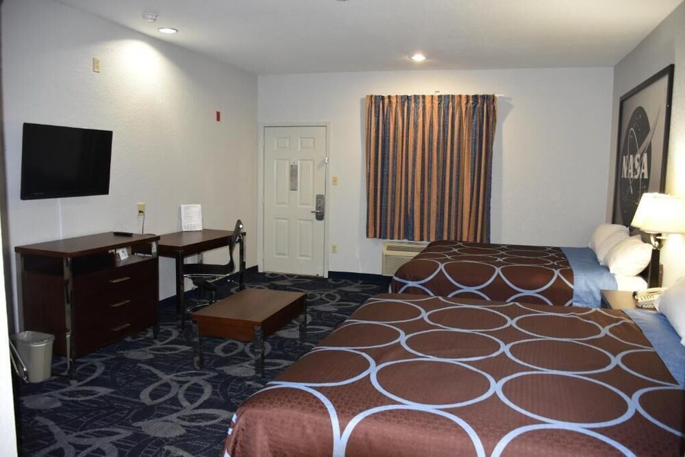 Super 8 by Wyndham Houston Hobby Airport South