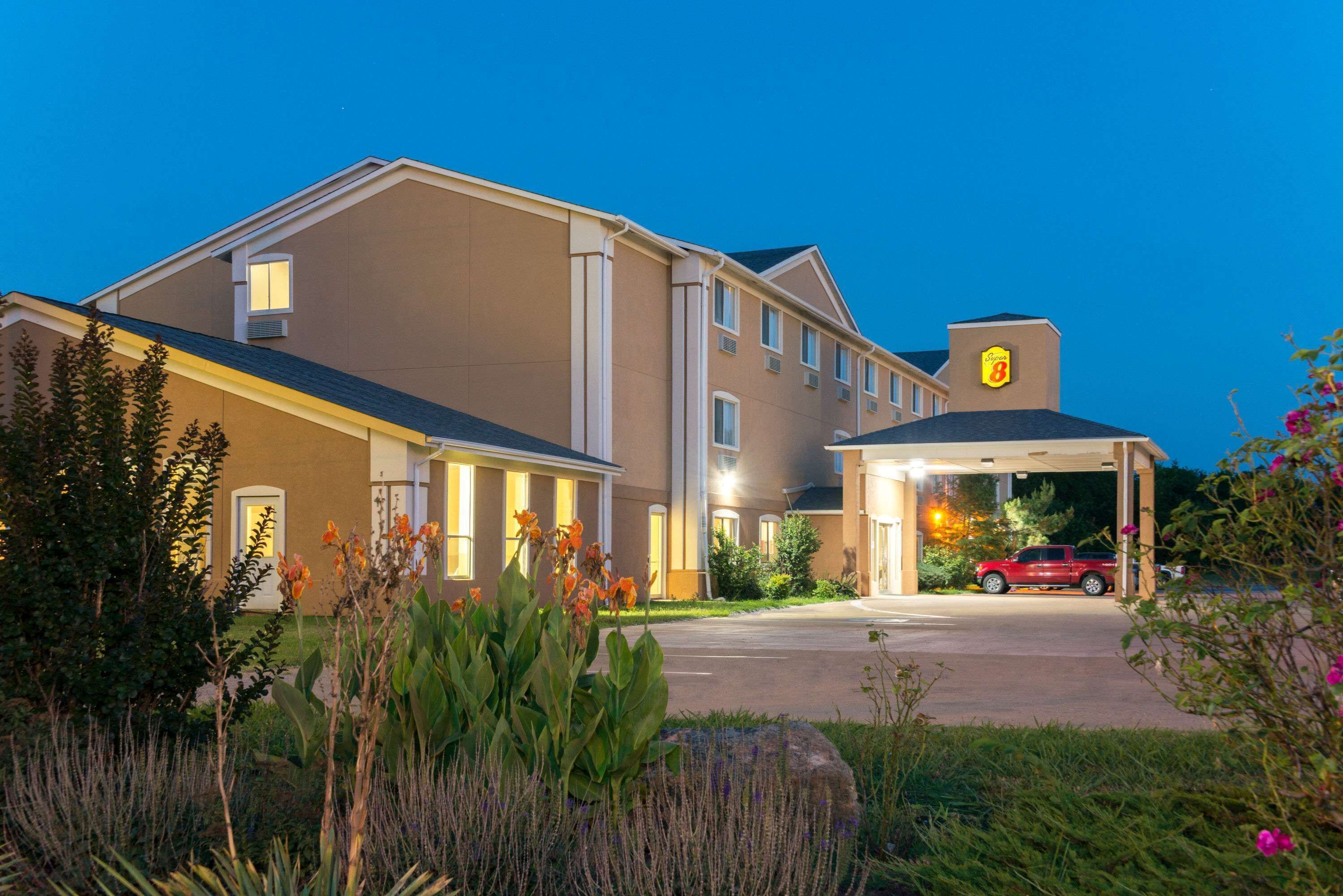 Super 8 by Wyndham Perry in Perry, United States