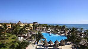 3 outdoor pools, pool umbrellas, pool loungers