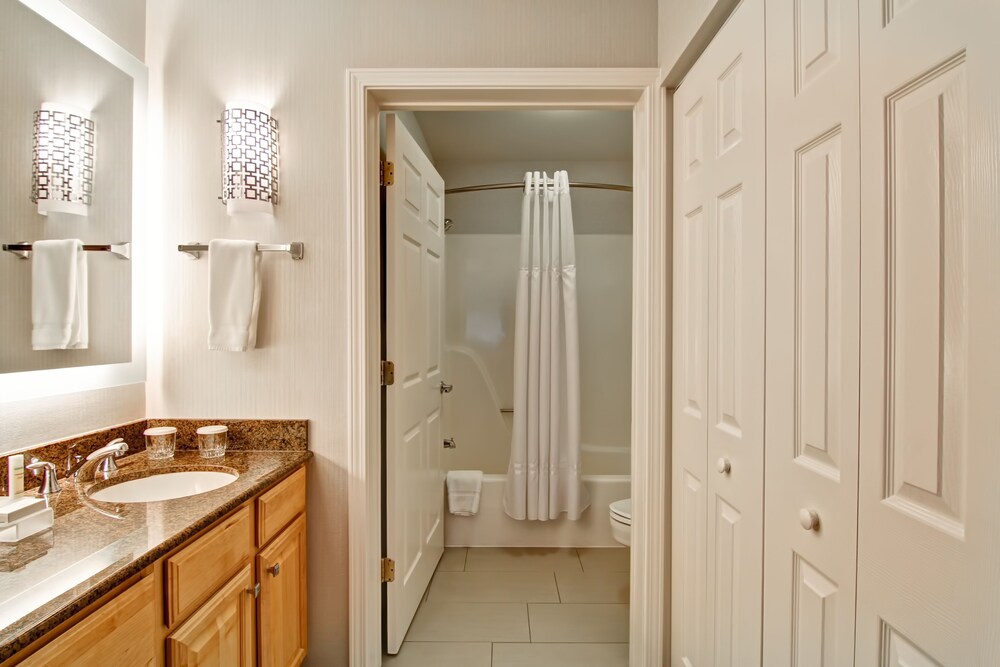 Bathroom, Homewood Suites by Hilton Stratford