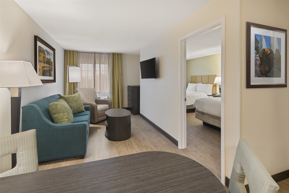 Candlewood Suites Charlotte - Arrowood, an IHG Hotel