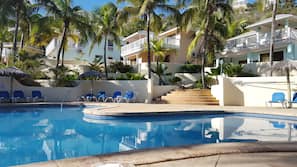 6 outdoor pools, pool umbrellas, pool loungers