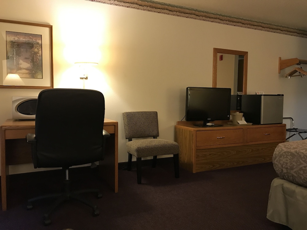 FairBridge Inn & Suites in Thorp, WI AU236 Deals & Reviews (Thorp