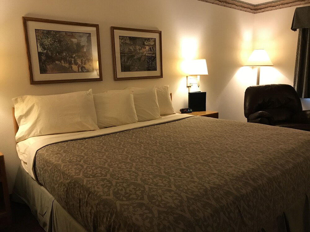 FairBridge Inn & Suites in Thorp, WI AU236 Deals & Reviews (Thorp