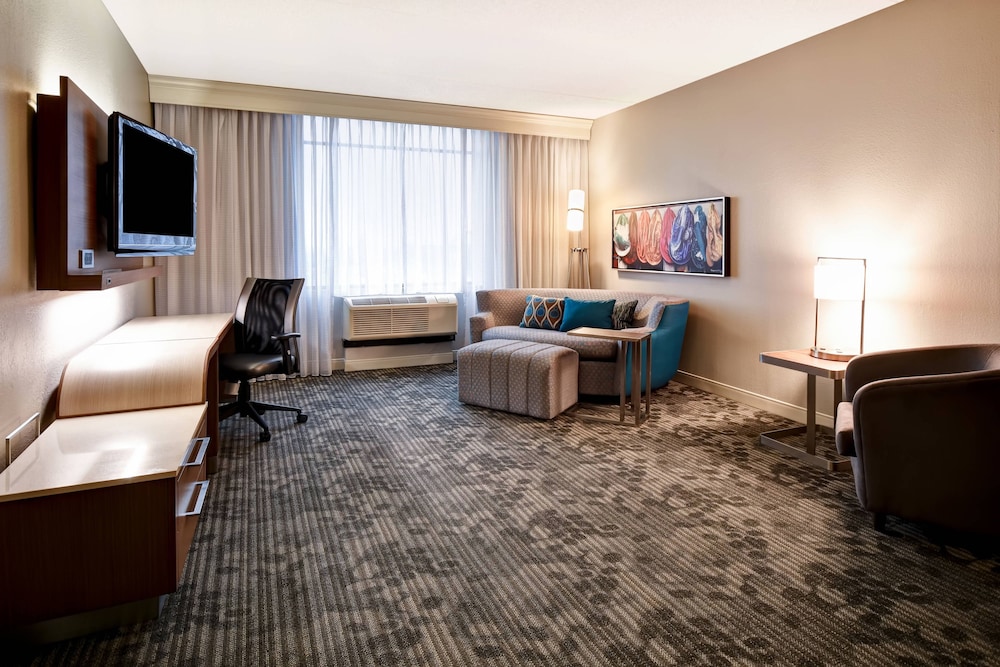 Courtyard by Marriott Louisville Airport