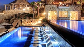 5 piscinas al aire libre, sombrillas