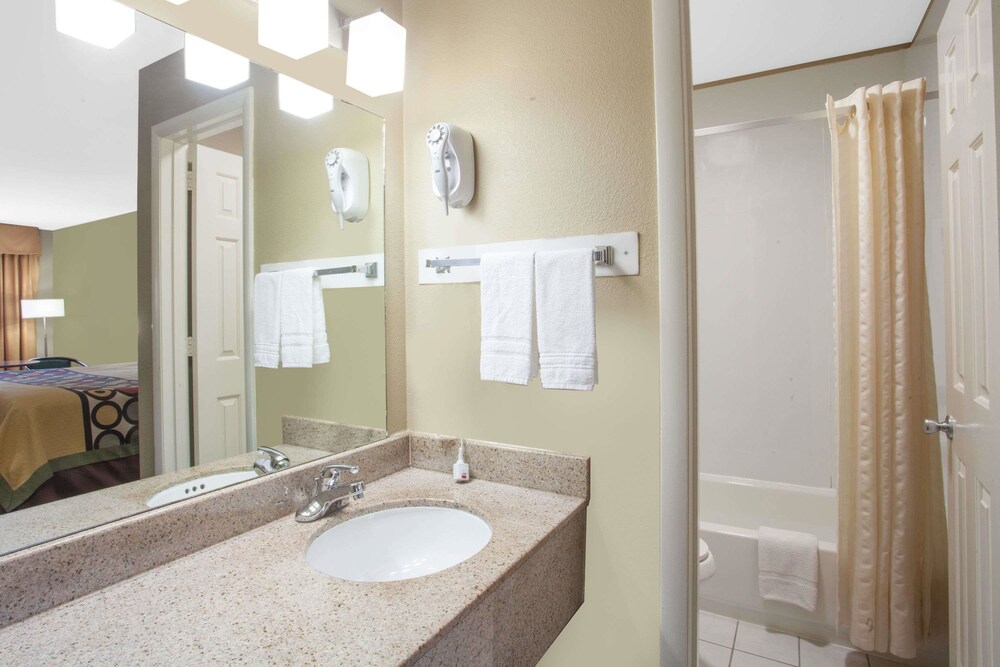 Bathroom, Super 8 by Wyndham Nashville West