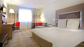 Hypo-allergenic bedding, minibar, in-room safe, desk