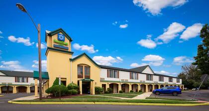 SureStay Hotel by Best Western East Brunswick