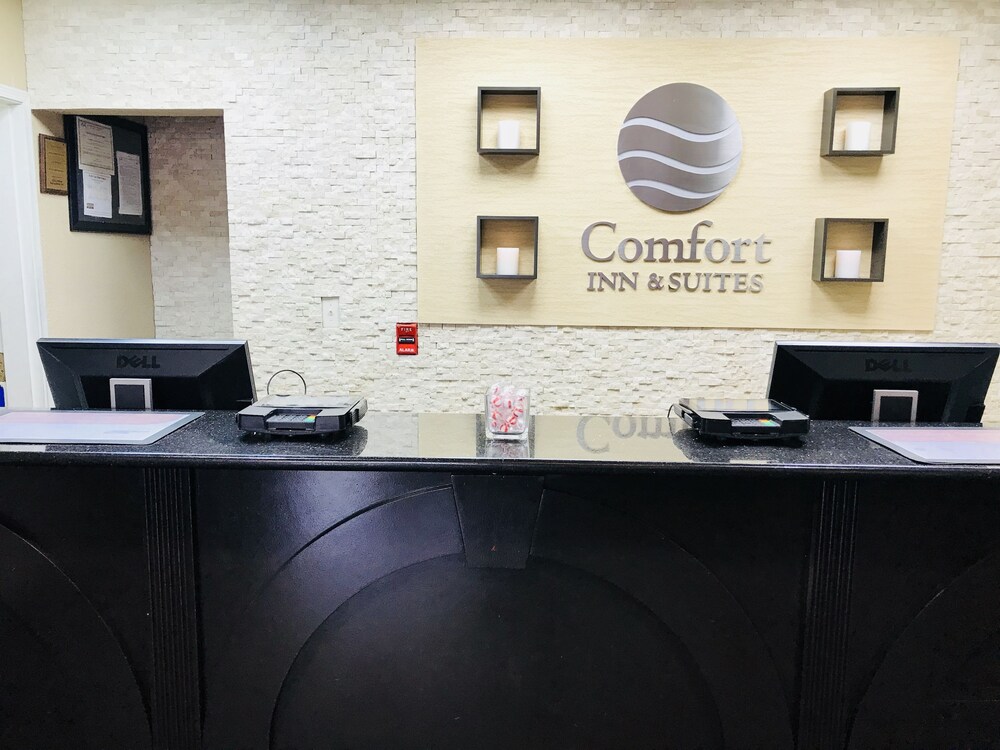 Comfort Inn & Suites