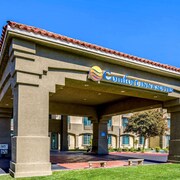 hotels in palmdale ca with jacuzzi in room