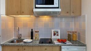 Fridge, microwave, dishwasher, coffee/tea maker