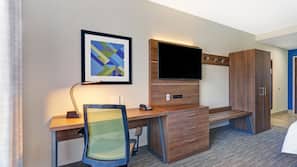 Premium bedding, in-room safe, desk, laptop workspace