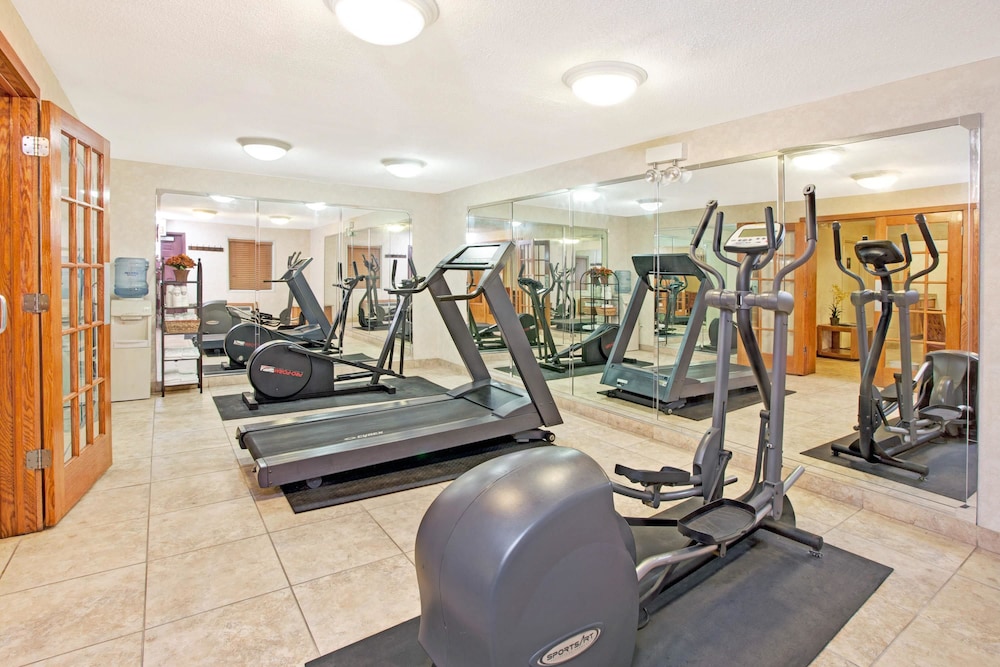 Fitness facility, Motel 6 Alsip, IL