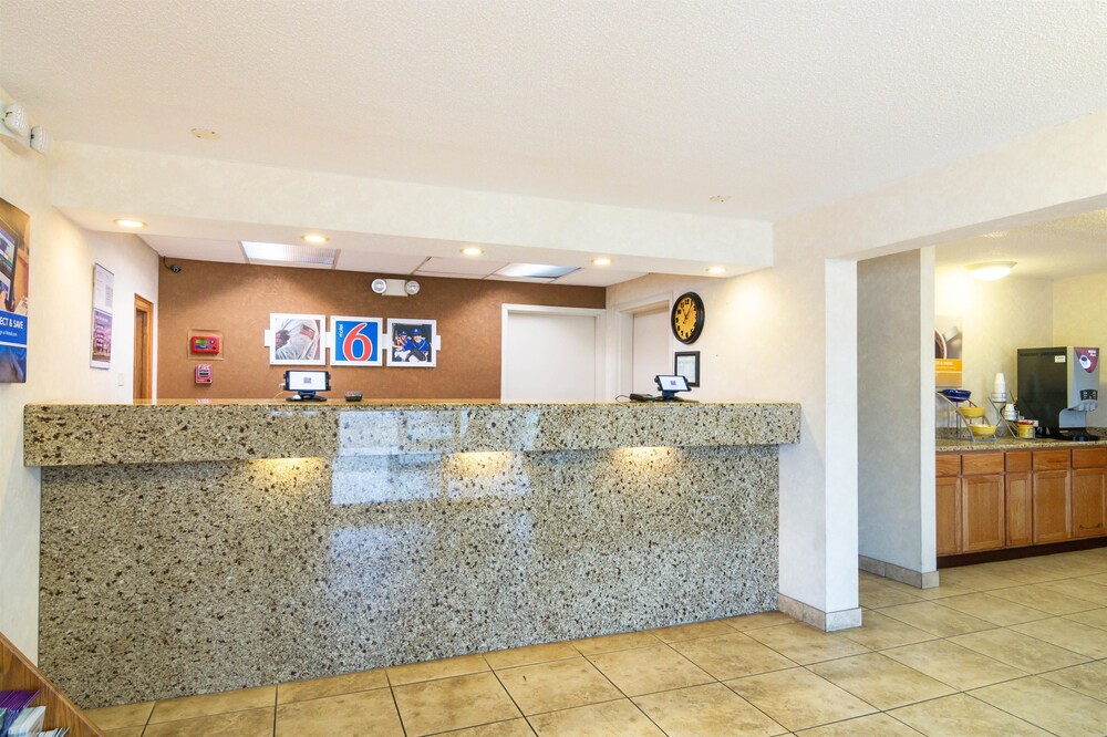 Lobby, Motel 6 Alsip, IL