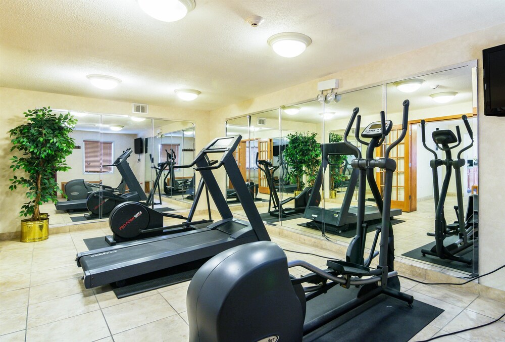 Fitness facility, Motel 6 Alsip, IL