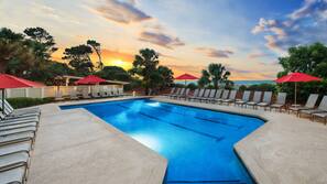 2 outdoor pools