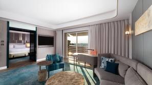 Minibar, in-room safe, individually decorated, individually furnished