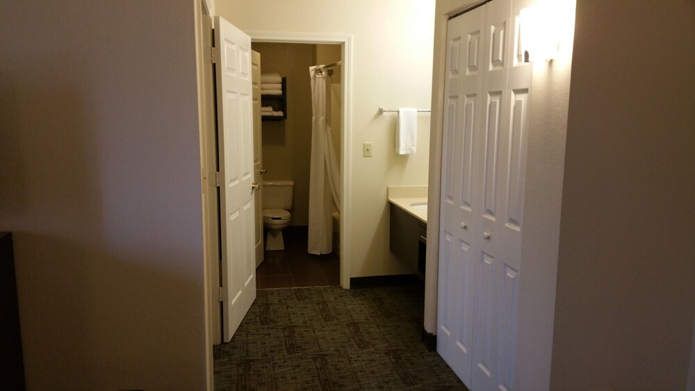 Staybridge Suites Chicago-Oakbrook Terrace, an IHG Hotel