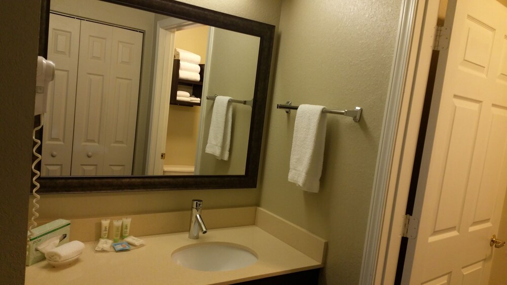 Staybridge Suites Chicago-Oakbrook Terrace, an IHG Hotel