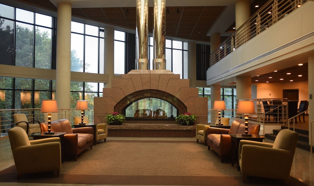 Oak Ridge Hotel And Conference Center 2018 Room Prices Deals Garden View Featured Image Interior Entrance