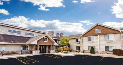 AmericInn by Wyndham Hotel and Suites Long Lake