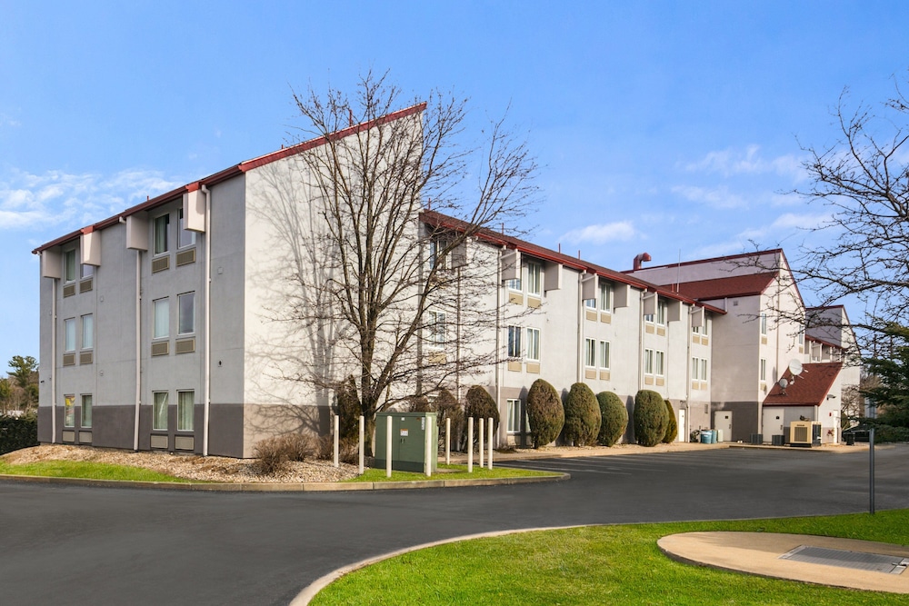 Exterior, Red Roof Inn PLUS+ Boston - Logan