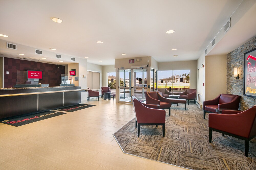 Lobby, Red Roof Inn PLUS+ Boston - Logan