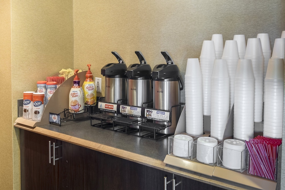 Coffee service, Red Roof Inn PLUS+ Boston - Logan