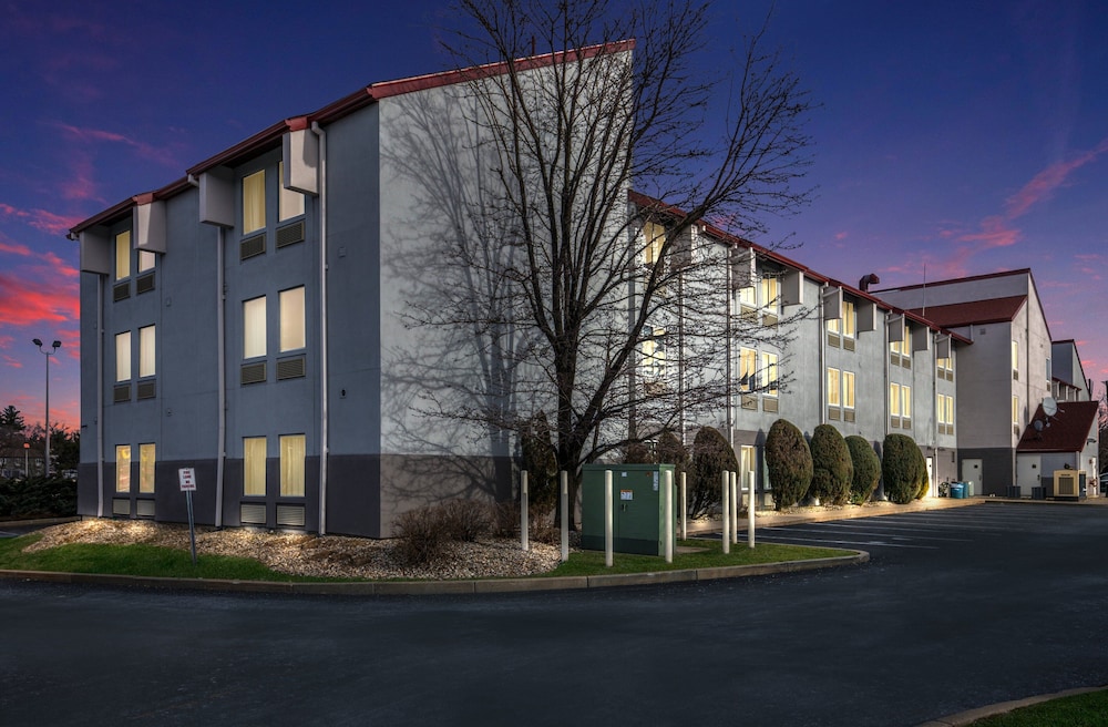 Exterior, Red Roof Inn PLUS+ Boston - Logan