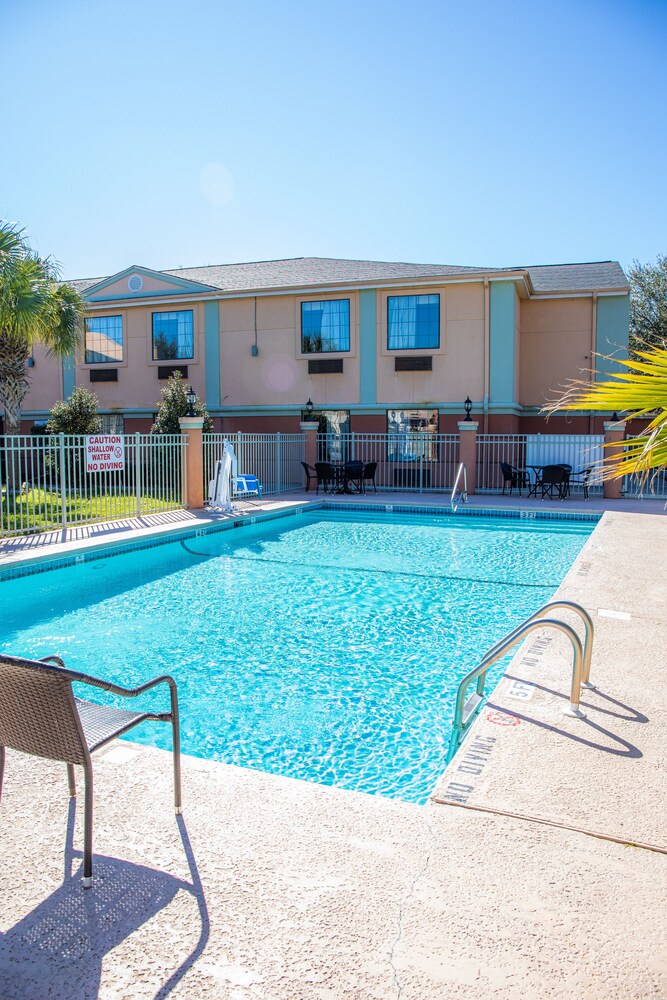 Outdoor pool, Baymont by Wyndham Hinesville Fort Stewart Area