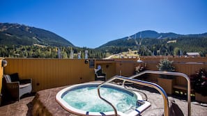 Outdoor spa bath