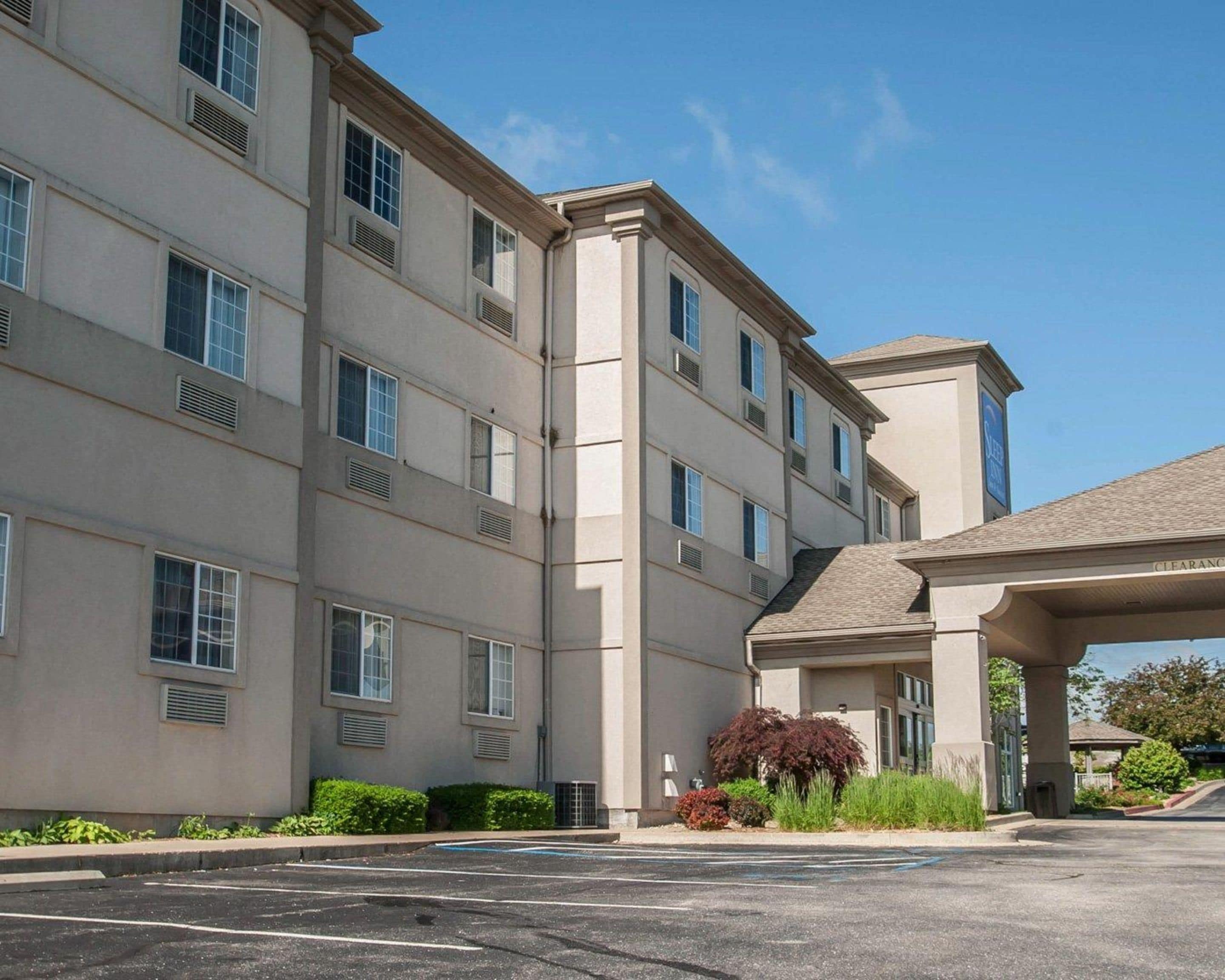 Sleep Inn & Suites Lake of the Ozarks in Camdenton, United States