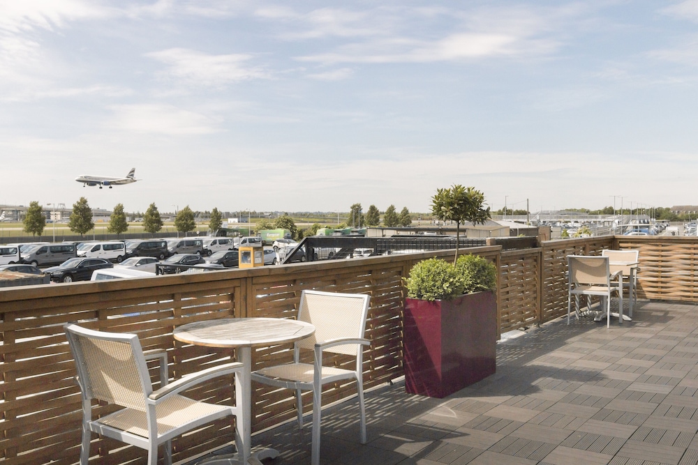 Courtyard, Thistle London Heathrow T5